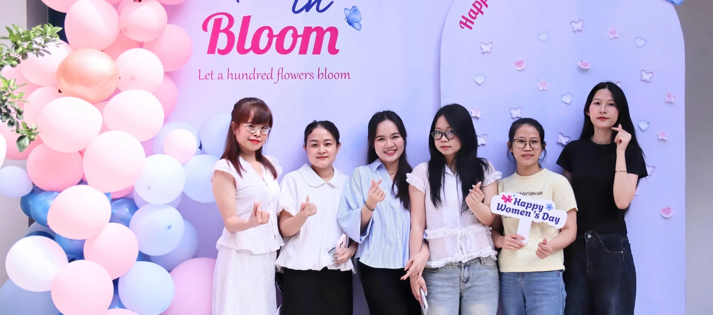NÀNG TỎA SẮC, KHOẢNH KHẮC THÀNH HOA