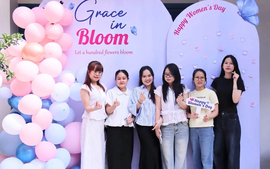 NÀNG TỎA SẮC, KHOẢNH KHẮC THÀNH HOA